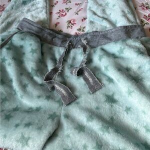 2/25$🍓⭐️ Cozy Star-Patterned Pajama Pants